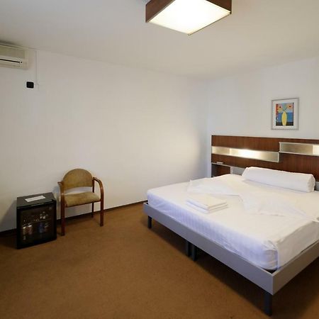 Vila Rosa Otel Kaloşvar Dış mekan fotoğraf